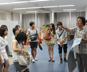 琉球新報新聞博物館岡田館長からの説明（2011年9月21日）